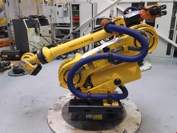 Robot przemysłowy z panelem sterowania kupisz używany(ą) (Auction Premium) | NetBid Polska